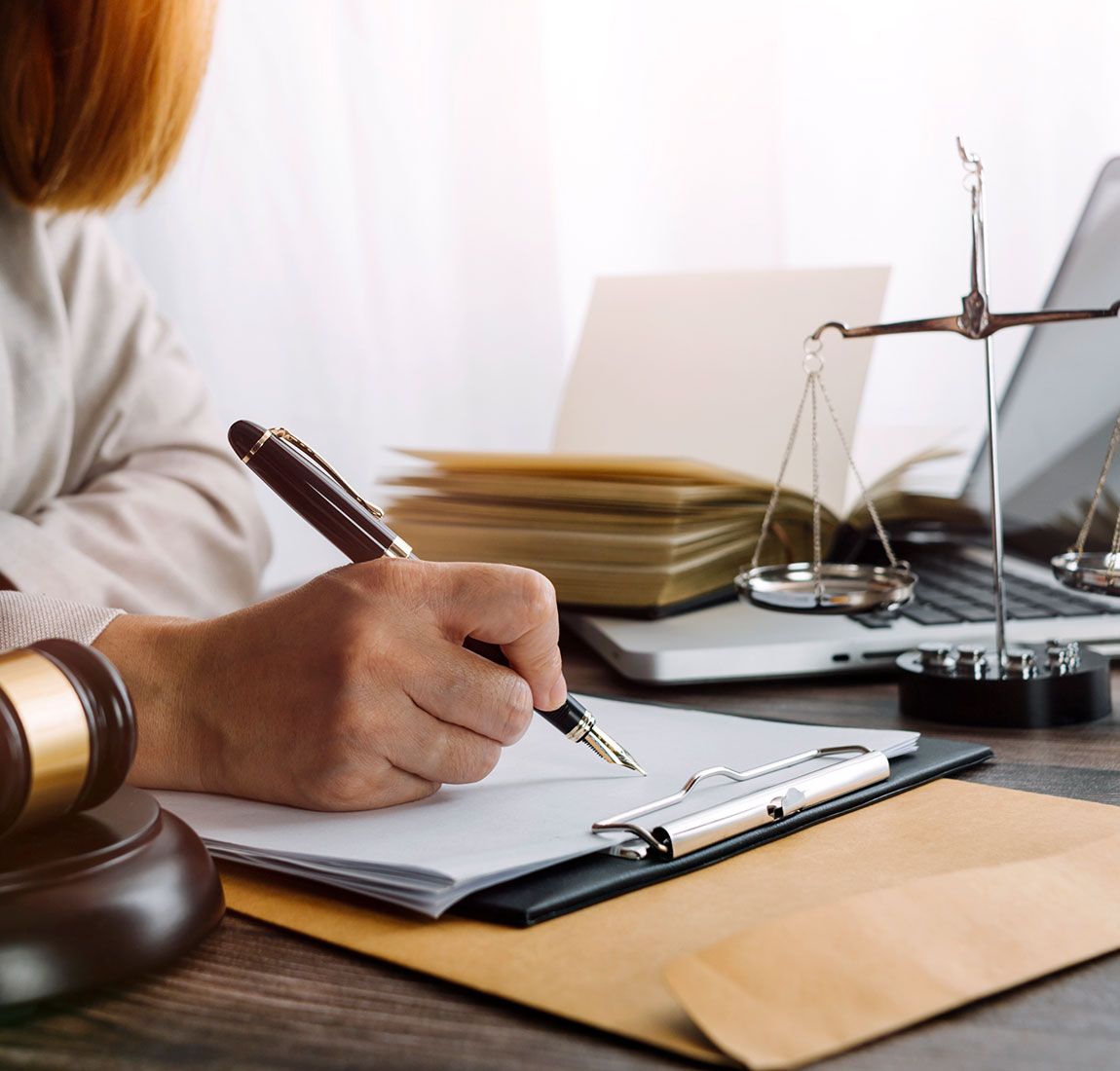 V-ați confruntat cu o sancțiune contravențională și nu știți cum să o contestați?